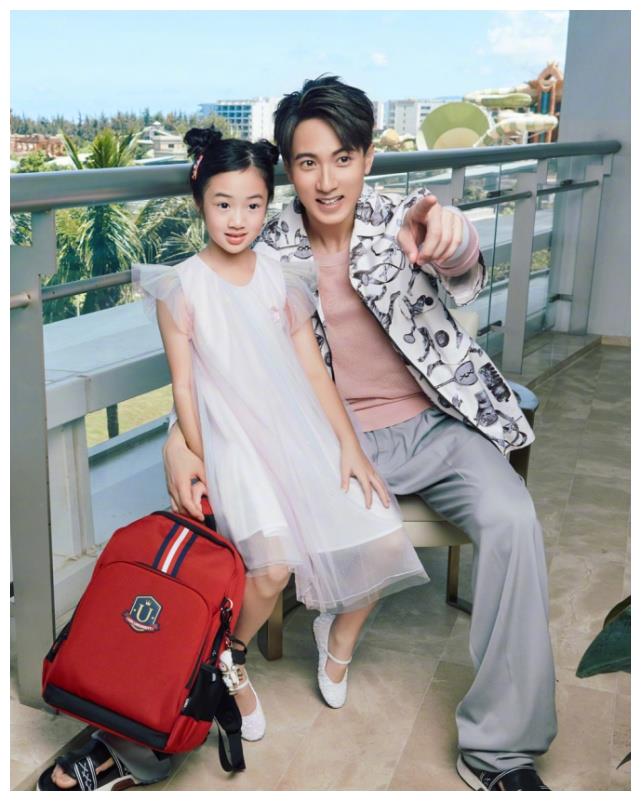 39岁吴尊晒新发型自拍:不怕渣男锡纸烫,就怕吴尊头上2道杠_衣服_女儿