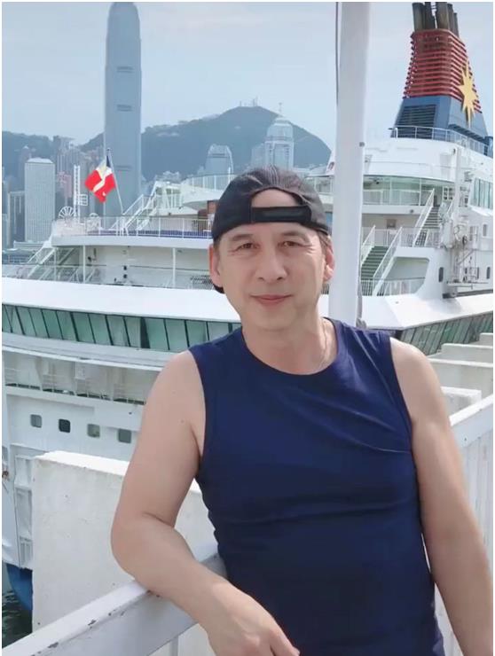 此次曹荣老师晒出近照,也能隔着屏幕看到他的精神状态和热情