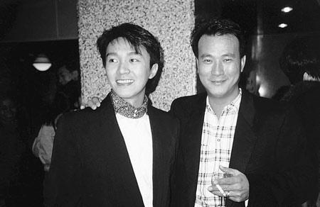 1990年警匪片《风雨同路》,28岁周星驰与23岁张家辉罕见同框_资讯