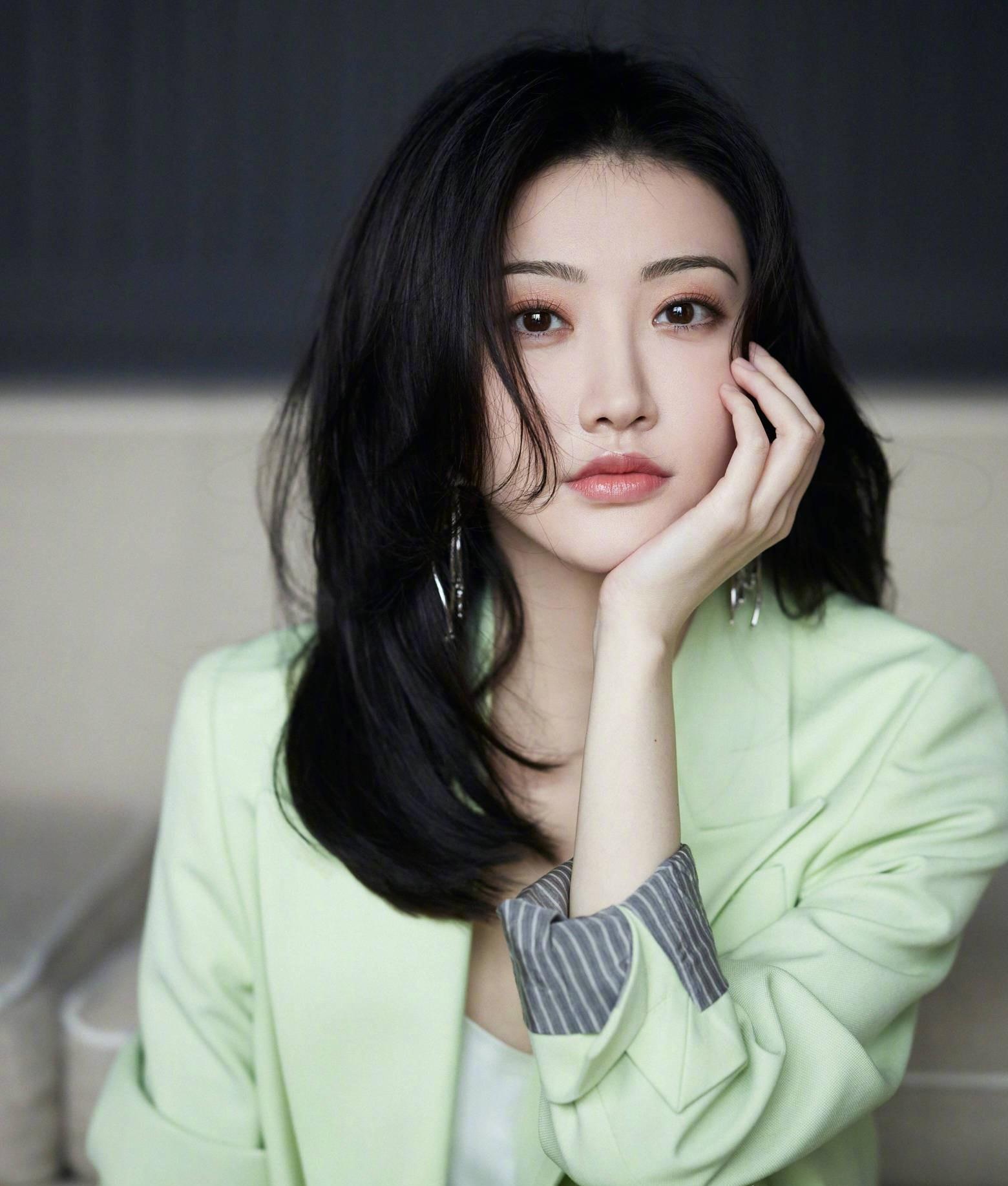 原创32岁景甜摆脱扶不起的阿斗称号北影校花终于靠美貌火了