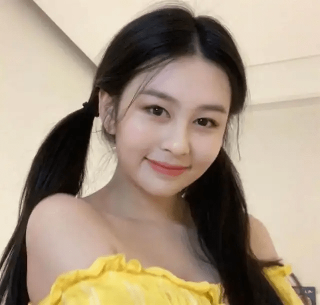 论保养只服这6位女星,与亲生女儿同框似姐妹
