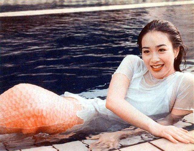 论保养只服这6位女星,与亲生女儿同框似姐妹