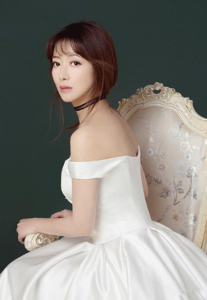 原创46岁陈紫函容颜超美身材超棒时尚魅力挡不住