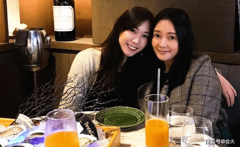 性感女神李时珍素颜逛市场 身材浮肿无人识