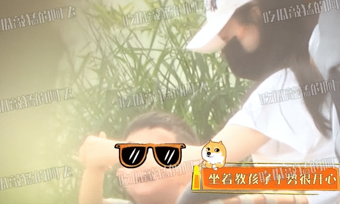 闺蜜晒与赵丽颖聚会照,颖宝变孩子王很温柔