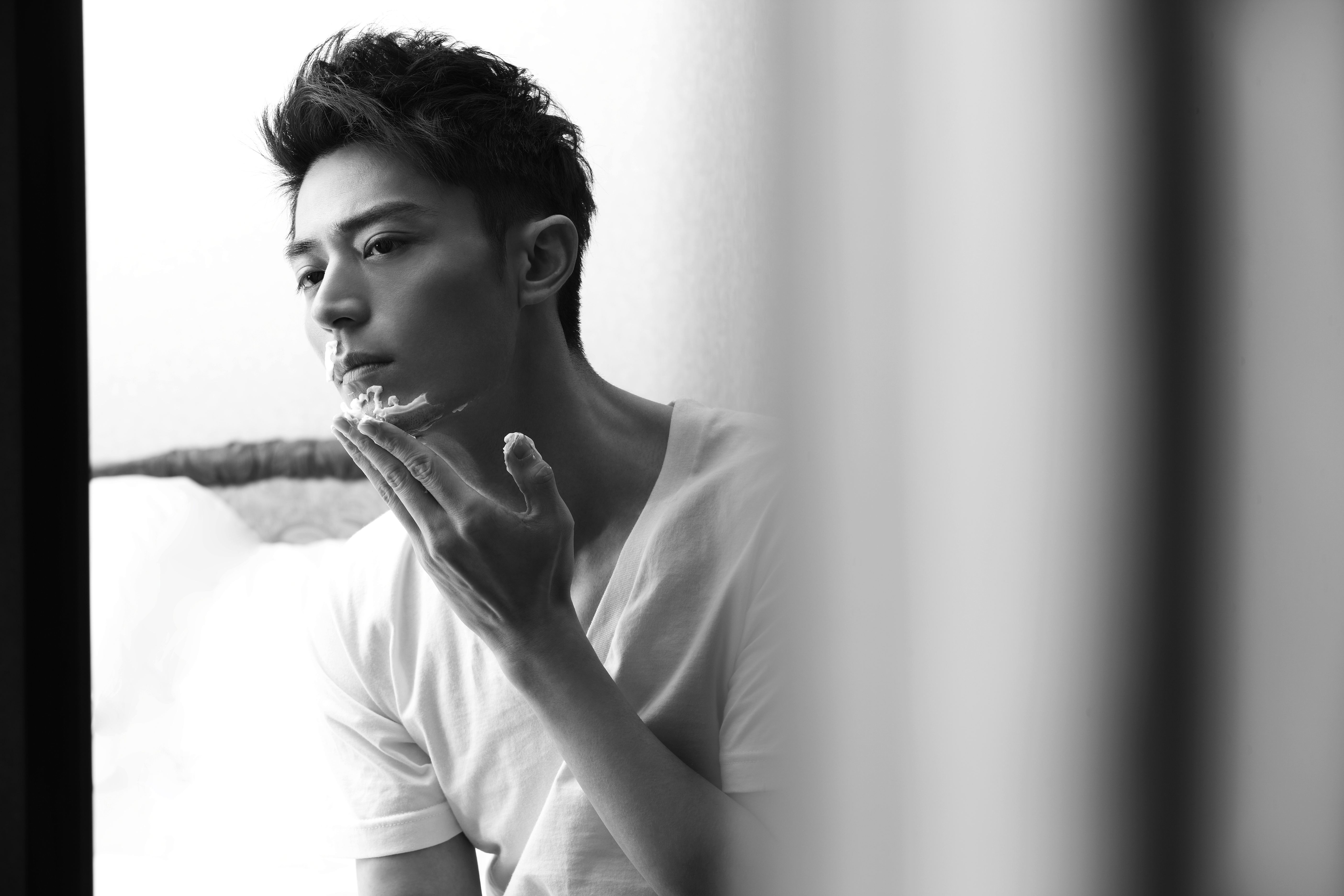 原创有种颓废叫失业的霍建华近照曝光满脸油腻男神变大叔