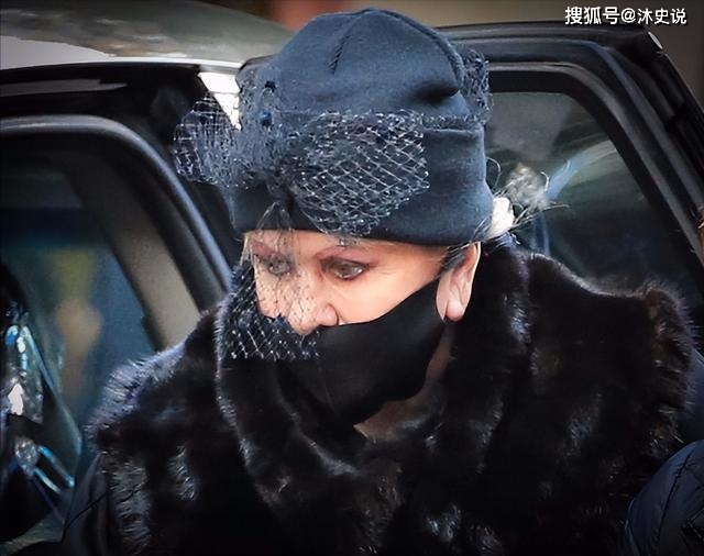 伊凡娜:一直在结婚的路上,73岁豹纹红唇再换新男友,精彩一生_婚姻