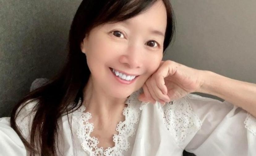 65岁知名歌手陈美龄罕露面,抗病成功精神好,嫁国外