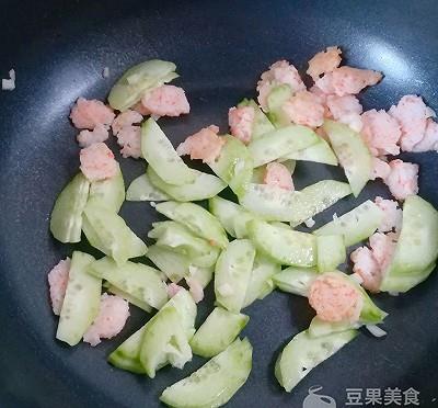 12m 黄瓜炒自制虾丸:宝宝辅食营养食谱菜谱