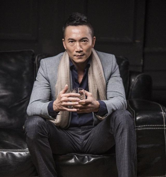 原创邹兆龙12岁担任龙虎武师18岁拜洪金宝为师如今怎样了