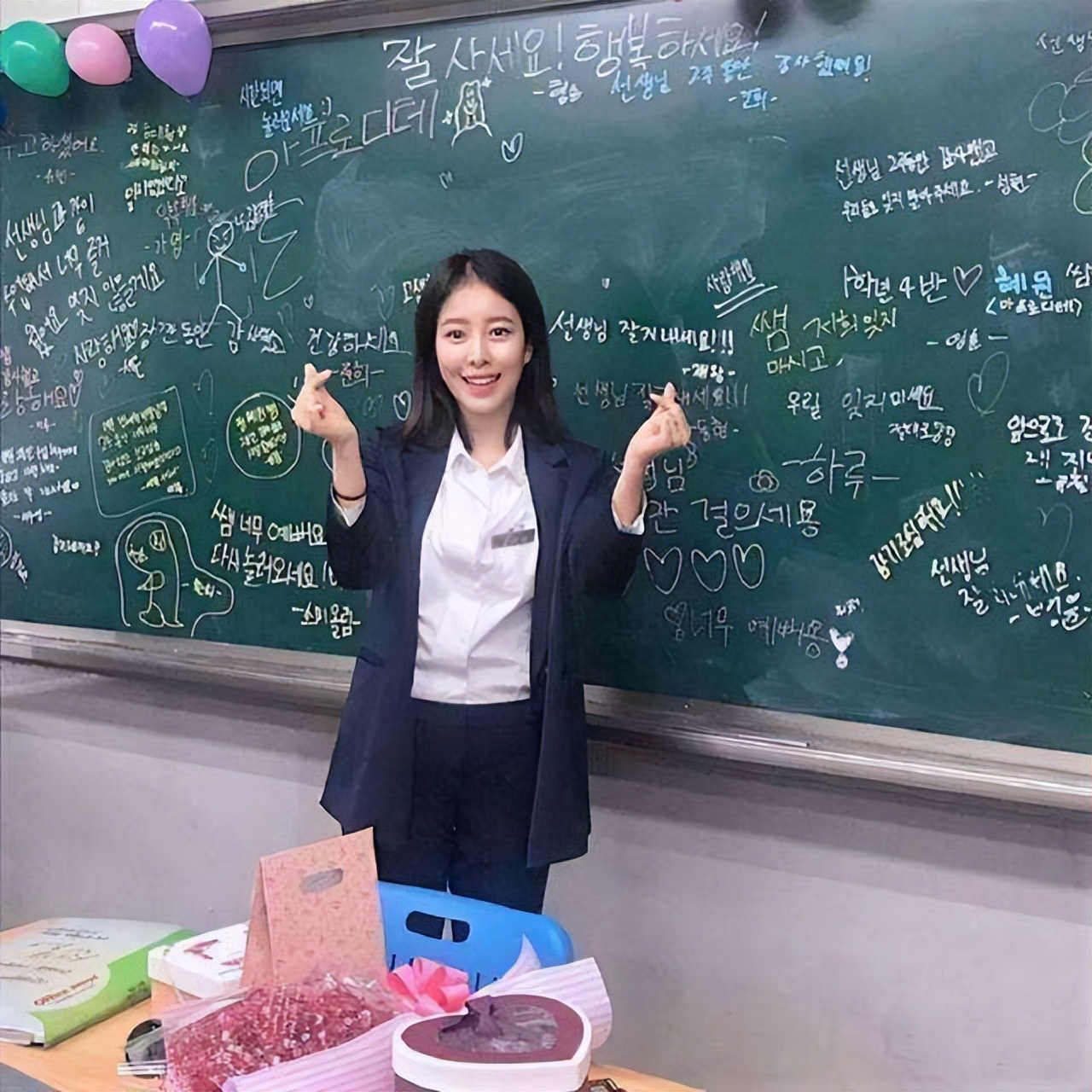 原创年轻女教师晒校外照学生又惊又喜希望找她单独补习课程