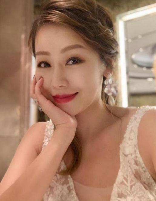 熒幕總是出演小宮女 現實卻是豪門富太 住10層豪宅配升降梯 韋怡 角色 明星 Standardsdownloadwebsite