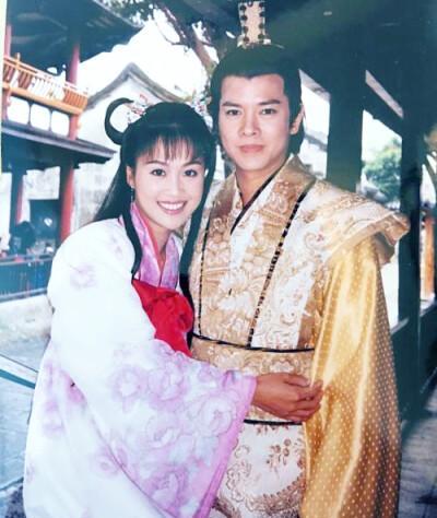 原创最美阿珂梁小冰晒结婚照与马文才结婚21年羡煞旁人