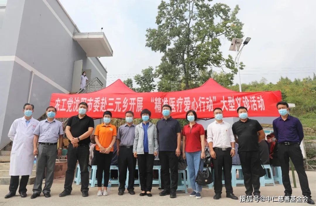 在依安县副县长孙坤,卫健局长李东军,副局长尹淑芹等相关领导的陪同下