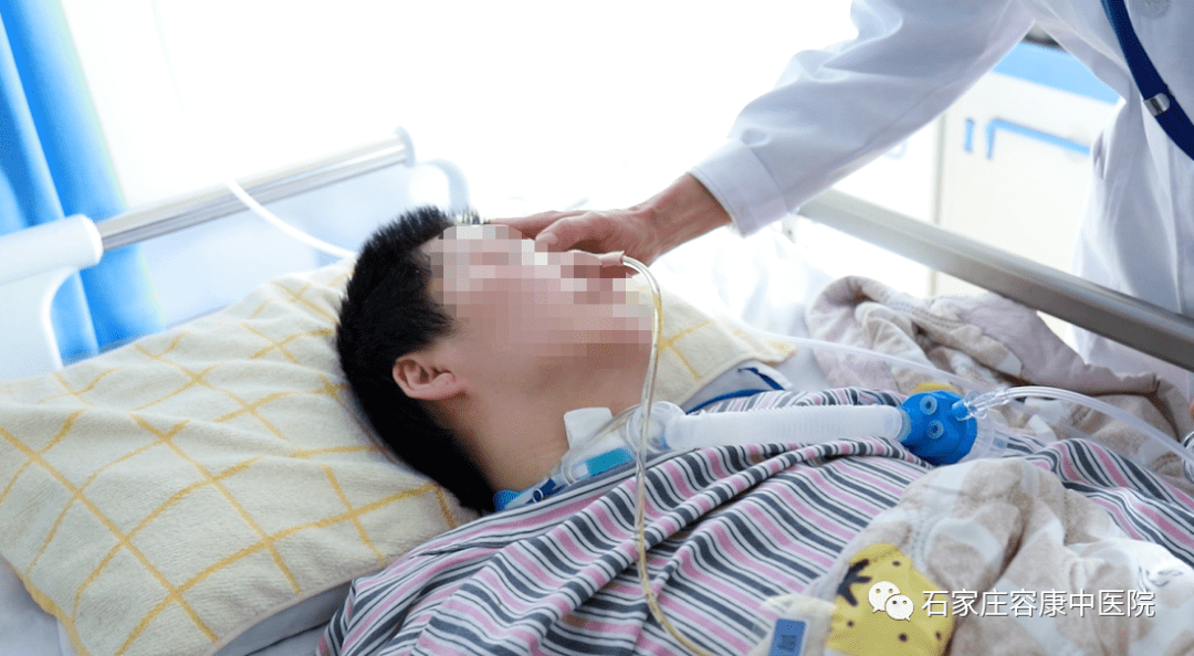 4,进食管理气管切开患者大多无法正常进食,需要依靠鼻饲,静脉注射摄入