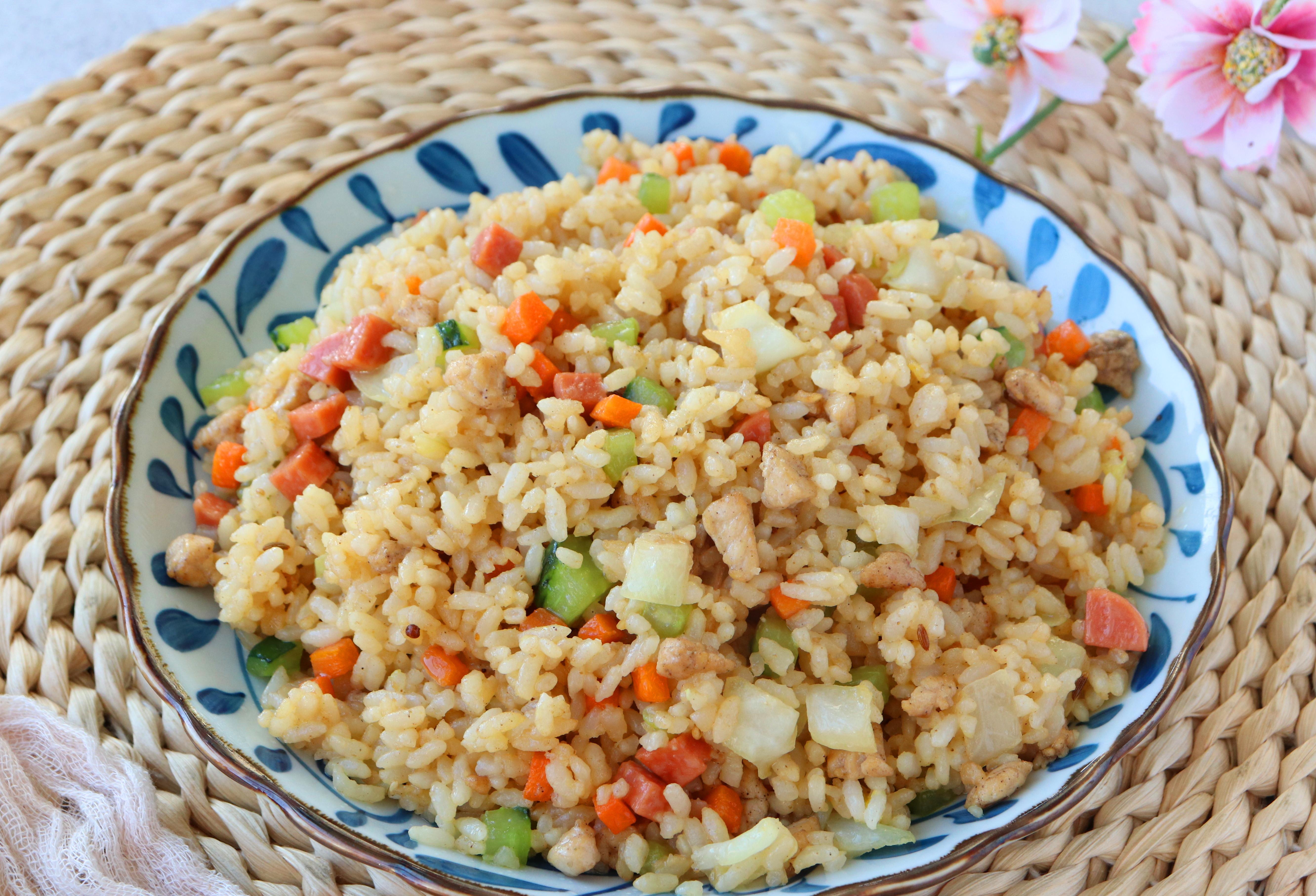 美味家常什锦炒饭,简单美味_大勺_备用_胡萝卜