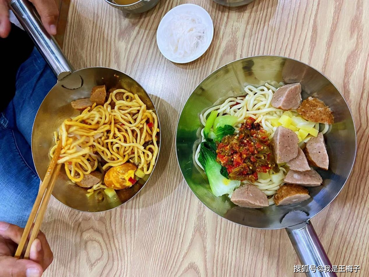 跟著視頻到四川一家網紅麵館 點碗面花19元 吃第一口就後悔 獅子頭 面的 感覺 熱點追蹤