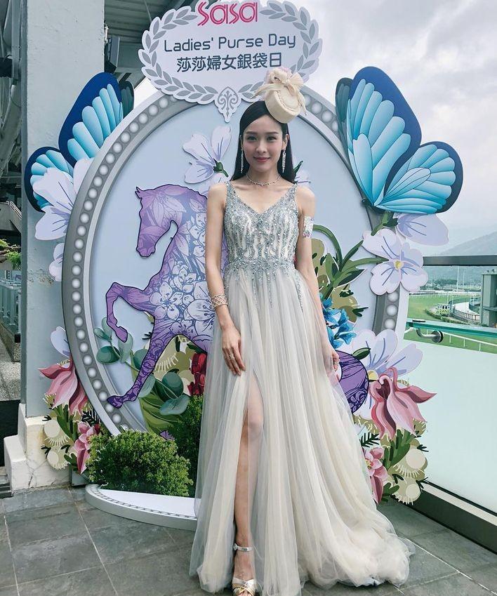 港剧新女神李佳芯:有美貌有演技,不屑玩时尚_造型_白色_气质