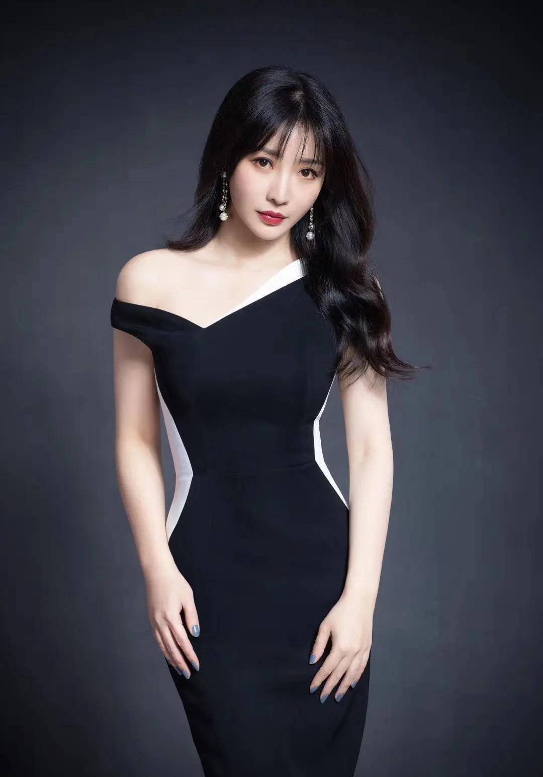 2020年,柳岩在《王牌对王牌》的录制中,回忆过往谈到了父亲的去世和"