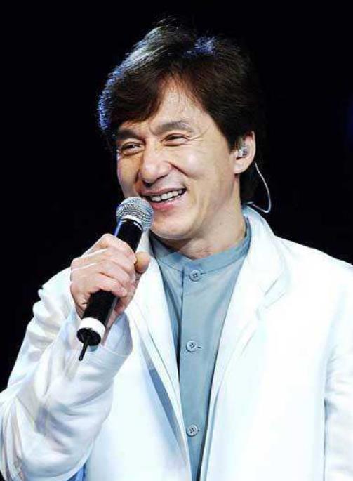 成龙17岁青涩旧照曝光,单眼皮小眼睛,鼻子也毫无特色_照片_作品_大哥