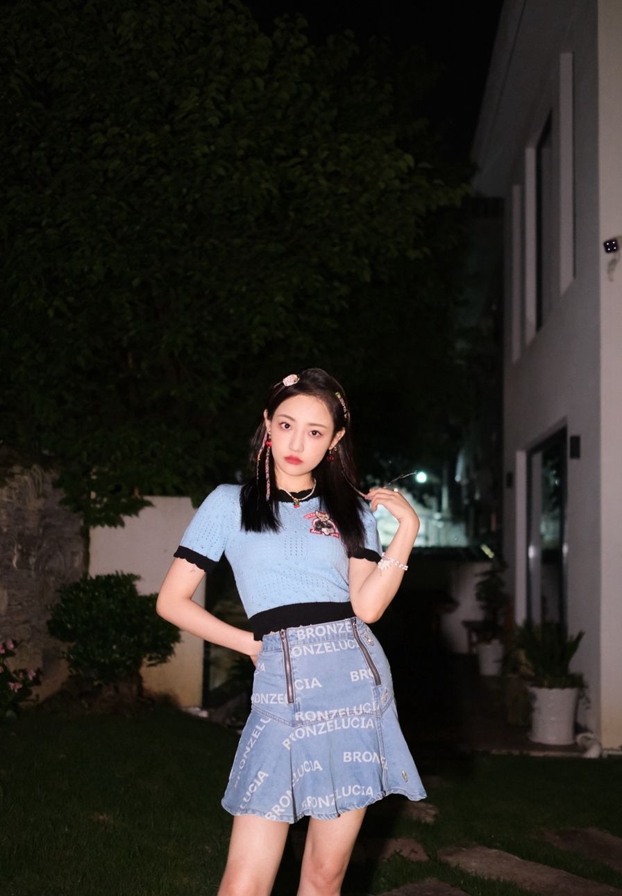 吴佳怡牛仔短裤夜景性感写真_吴佳怡_夜景_牛仔