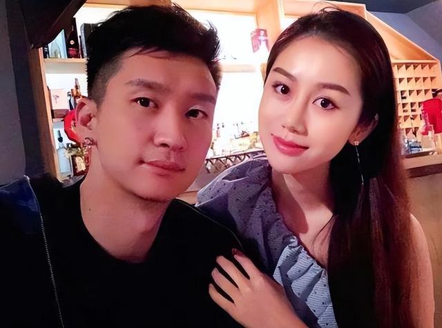 原创cba最美太太陈露晒近照试穿内衣展示好身材住美国与孙悦分居