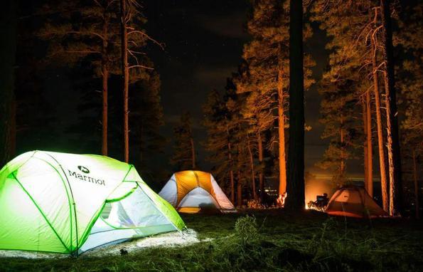 露营火出圈，诗和远方，一顶帐篷就够了？