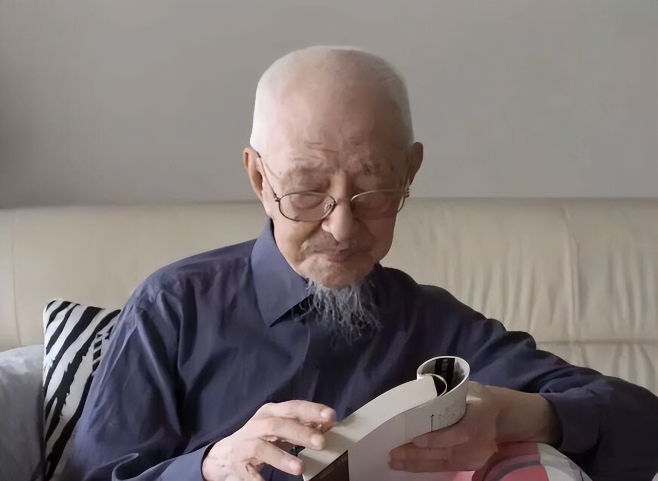 名医干祖望,活到104岁,他的养生之法简单8个字,跟着做受益良多_童心