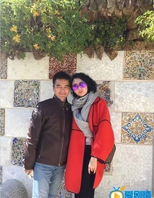 许亚军与何晴结婚2年分道扬镳,为何能够与小12岁张澍恩爱12年?