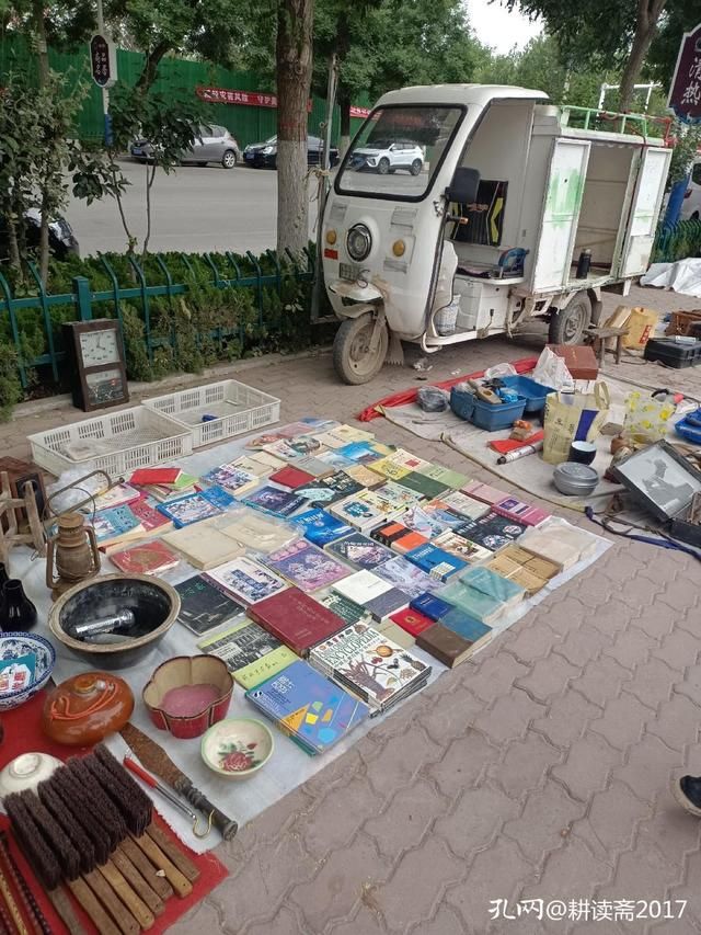 山东聊城阳谷县文化底蕴深厚古玩市场人头攒动热闹非凡