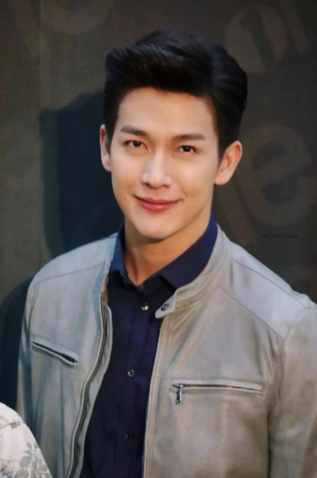 泰国演员"推哥"官宣当爸,晒出老婆甜美孕照,亲吻孕肚秀恩爱_照片_妻子