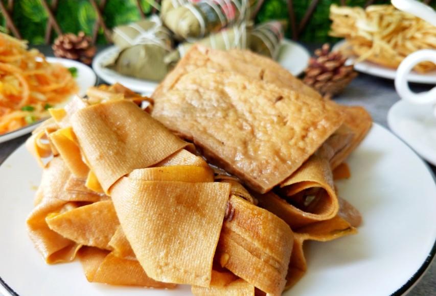 一块豆腐,4张千张,成本六块钱做卤味一大盆,麻辣咸香太过瘾_配料_小火