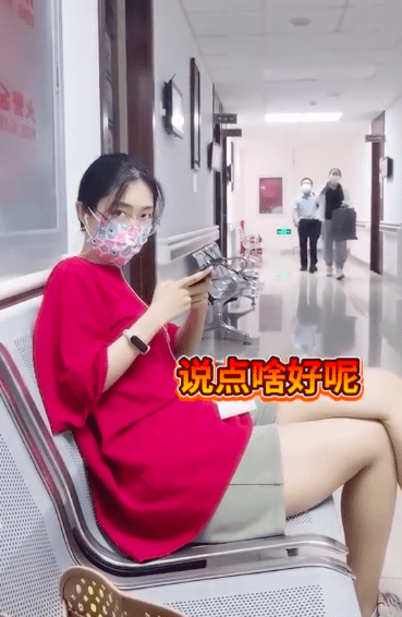 身材优越大长腿吸睛,曾被郭德纲为儿子做媒_李欣霏_李凡_网友