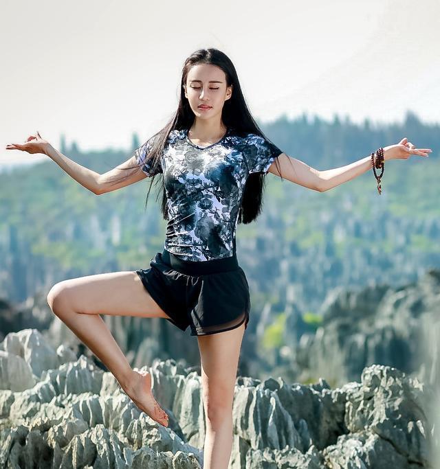 原创出演功夫瑜伽而走红母其弥雅的理念用爱己之心爱人