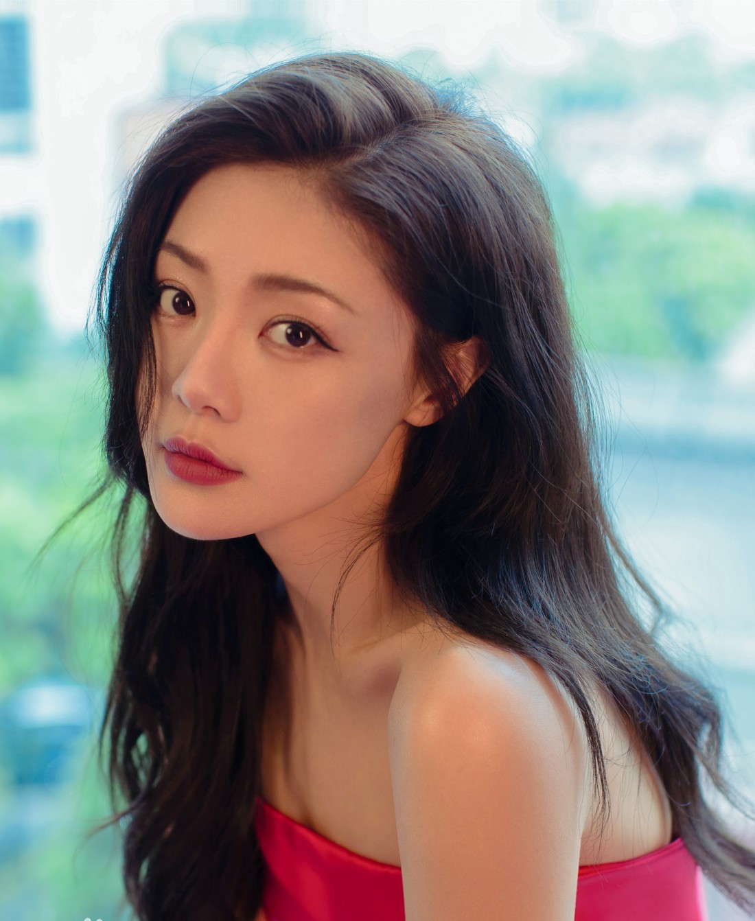 原创狗仔兑现承诺曝光冷艳女星恋情遭诸多网友吐槽邓家佳惨遭躺枪