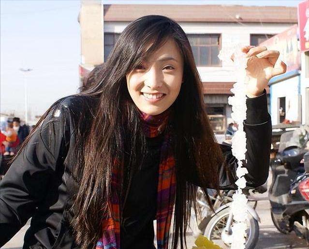 白静24岁爆红29岁被丈夫连捅三刀去世母亲为争遗产四处奔走