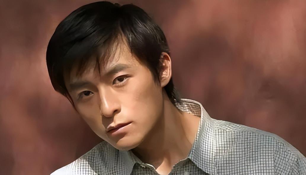 原创欢迎光临朱雨辰早年成名曾与汤唯恋爱因母亲43岁仍单身