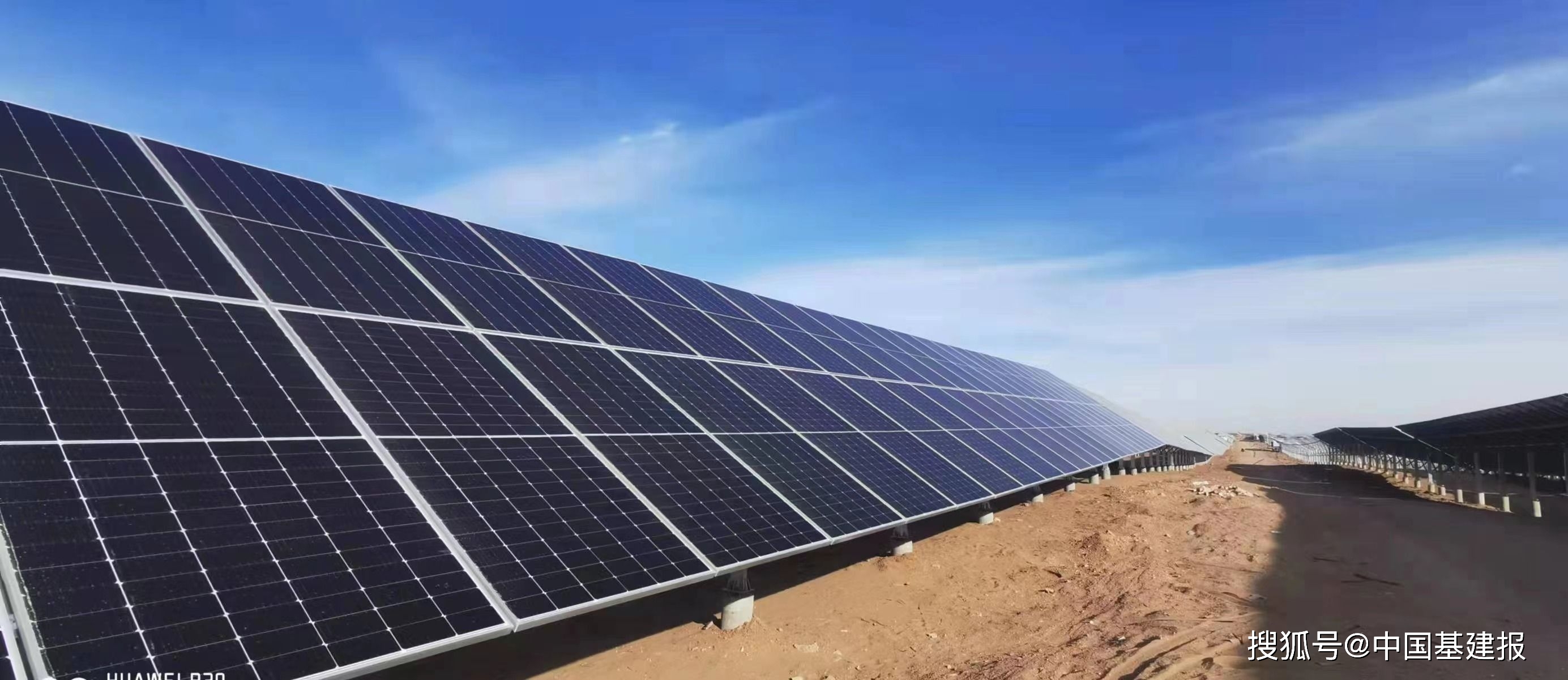 宁夏盐池120兆瓦牧光互补复合发电项目正式移交投产