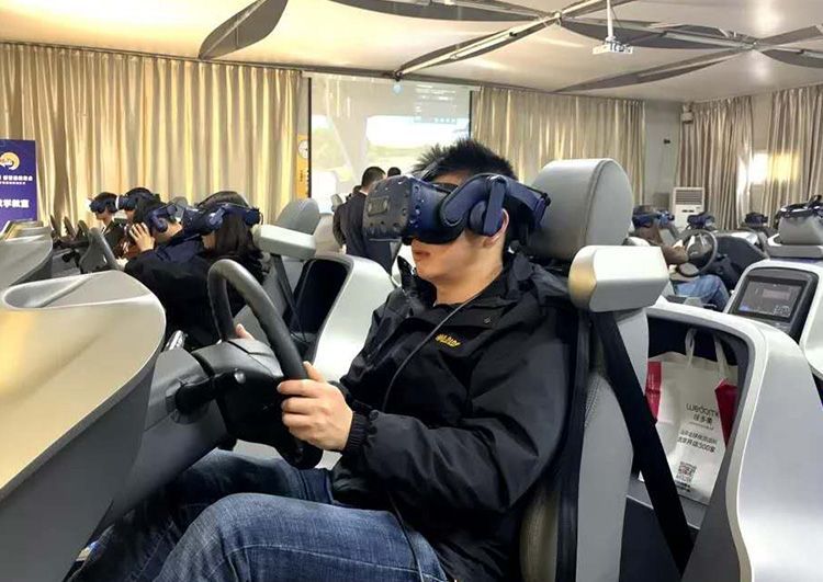 虚拟现实汽车模拟驾驶提供安全逼真的驾驶交互体验