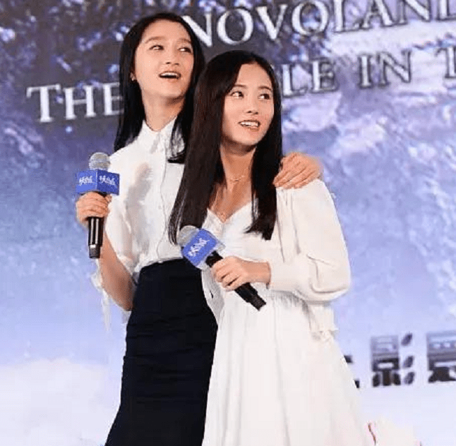 当关晓彤和鞠婧祎同框后,身高差距太明显,鞠婧祎足足矮了半个头_活动_