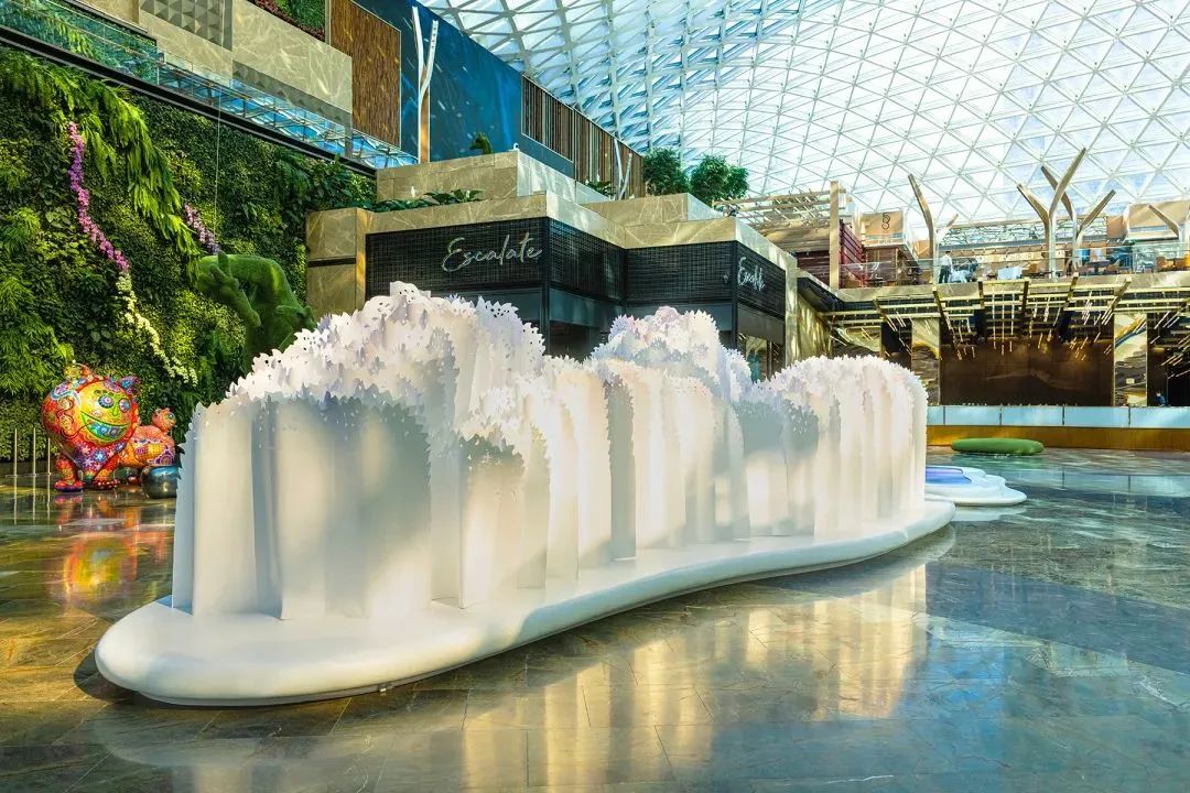 花园艺术装置蜕变山水:无穷尽》,现正于美狮美高梅视博广场长期展出