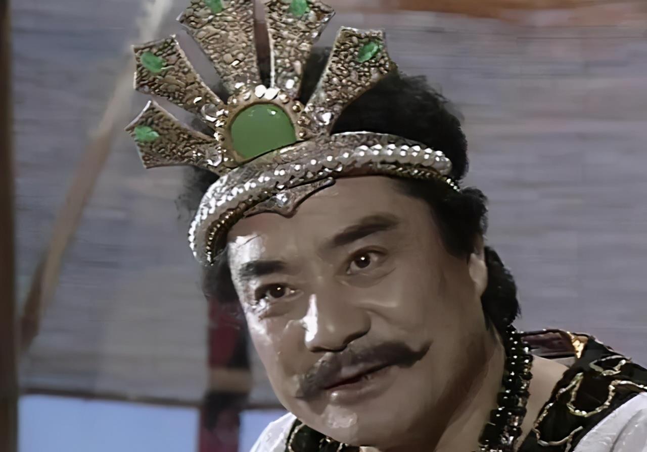 原创最经典纣王达奇近照曝光面色红润超精神身材前佩玉引人注意