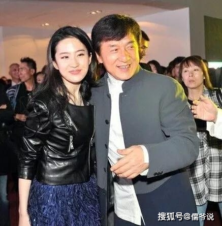 男人不可以打女人!成龙为唐山事件发声