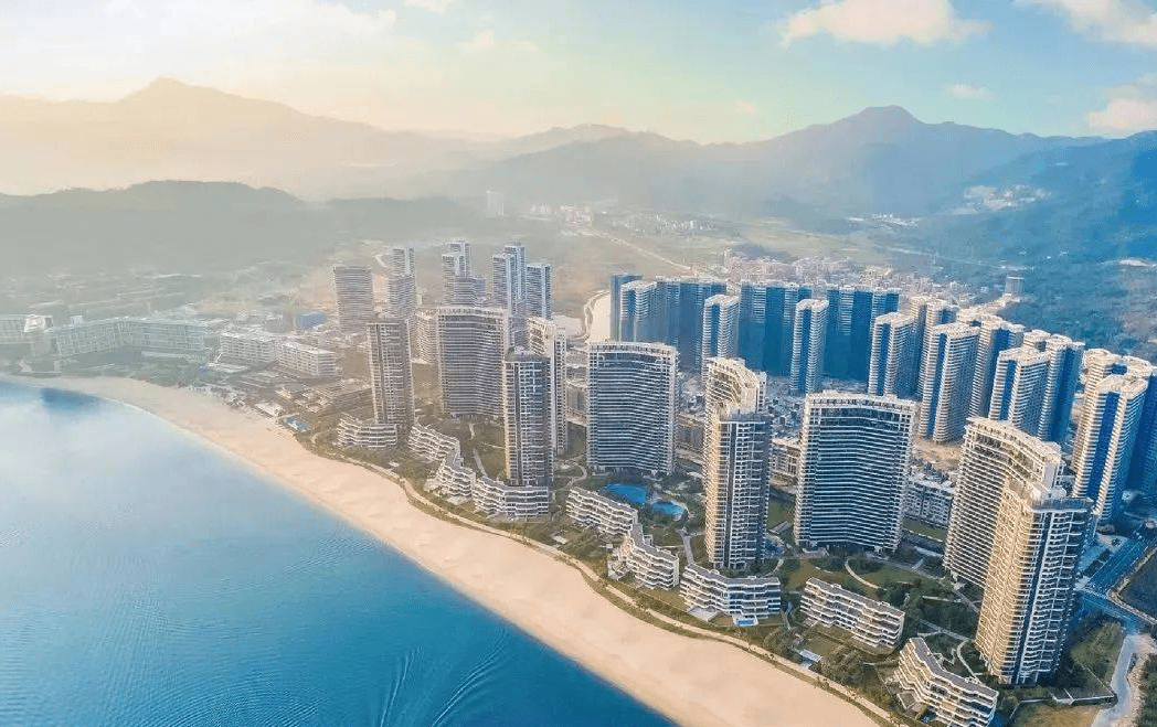 距深圳1小时的车程华润小径湾,这里有沙滩,海浪,蓝天,白云的美女_项目