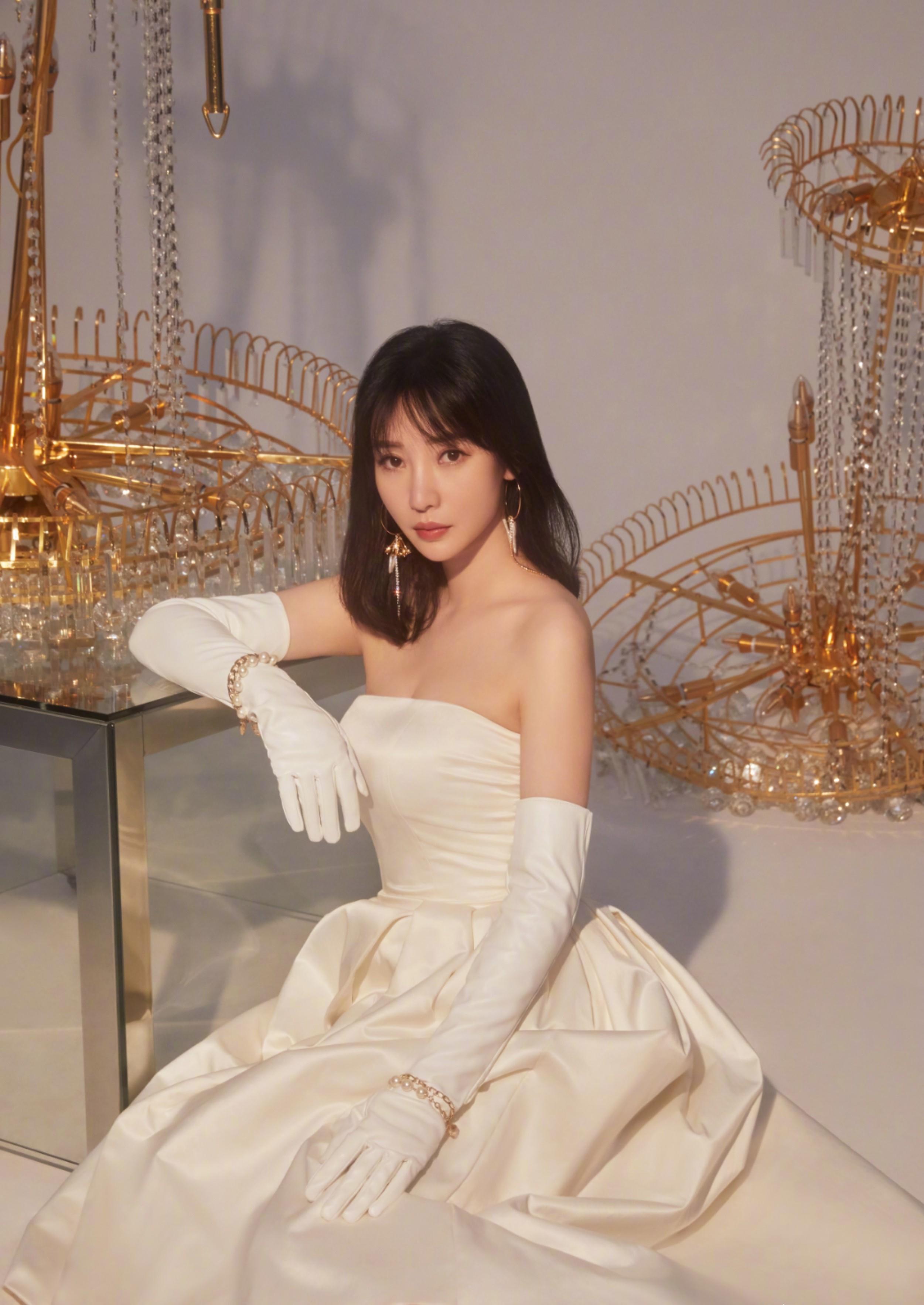 原创柳岩在社交平台晒婚纱照片身材凹凸有致网友表示美呆了