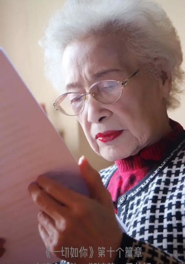 原创98岁秦怡拍戏花絮曝光白发苍苍气质仍优雅一生苦命步步血泪