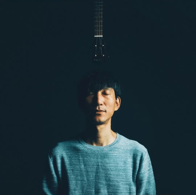孤独又认真的他用时间打磨出《鸟语》,《陀螺》,《达摩流浪者》等