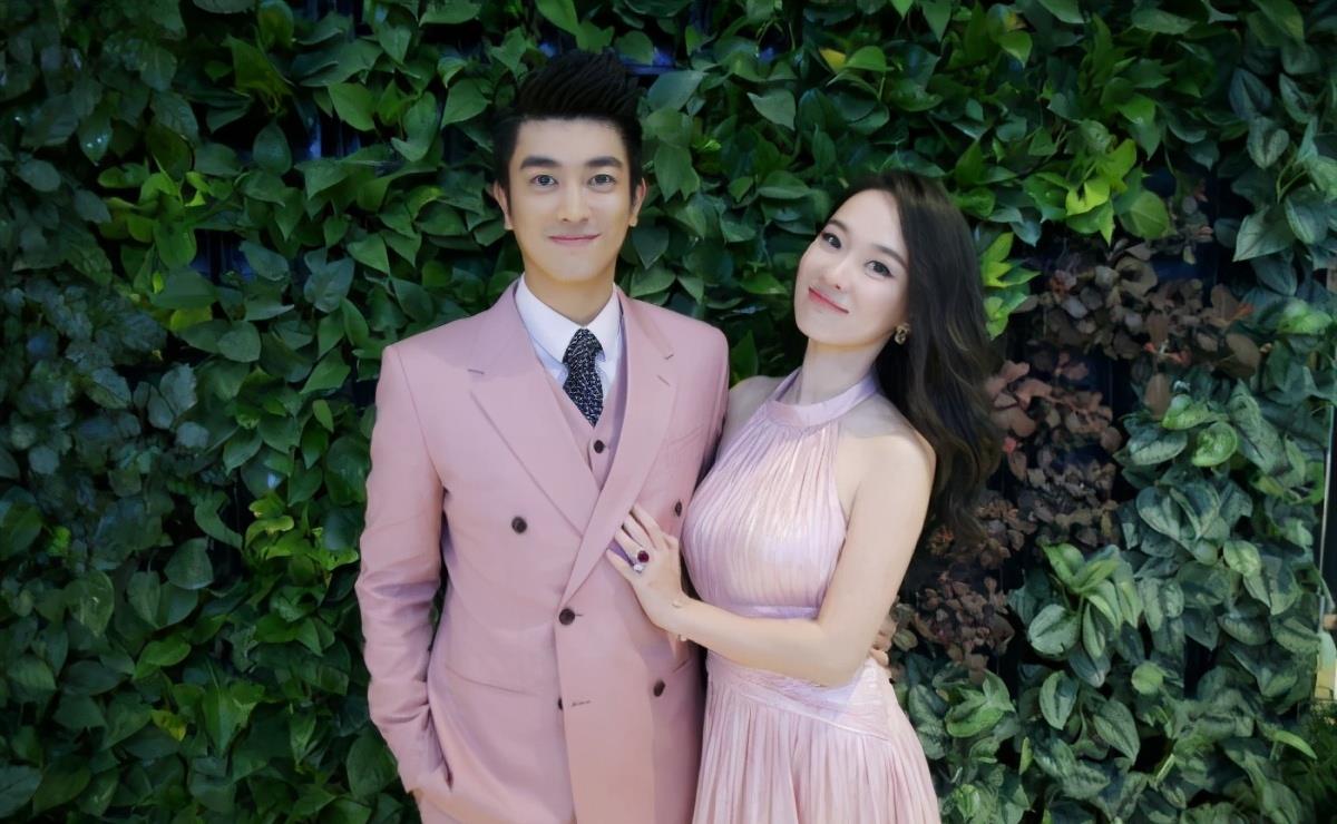 霍思燕近照曝光,双下巴难掩美貌,幸福模样展露无遗_杜江_儿子_爱妻子