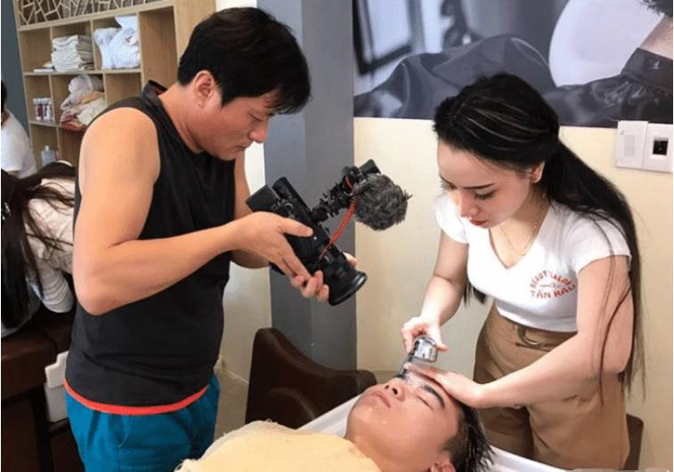 越南100元一次的理发店，成为男性游客的天堂