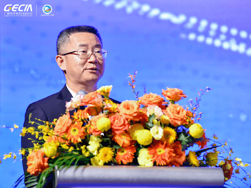 针对当前的营商环境及电商发展形势,广州市副市长,市政府秘书长陈杰为